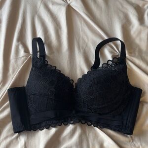 Elegant Black Lace Push-Up Bra